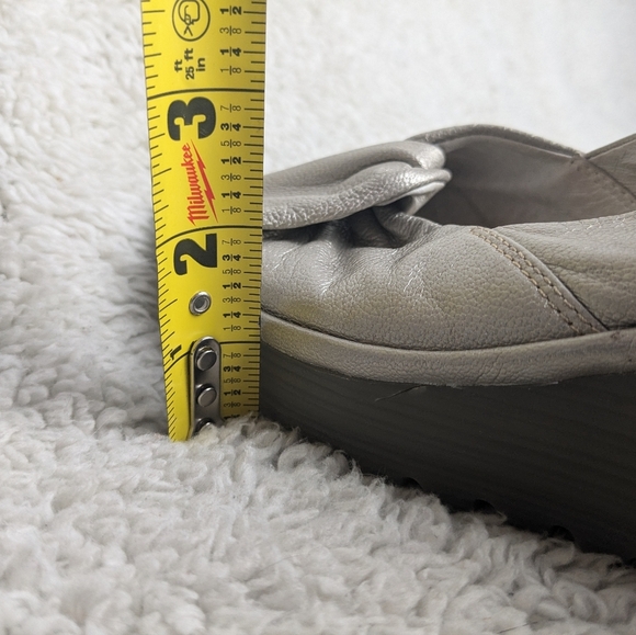 FLY LONDON Wedge women sandals size 37 = 6.5, 7 us color pale shinny gold - Picture 8 of 13